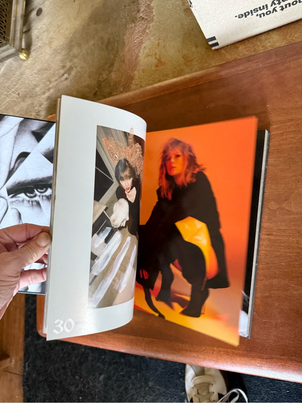 Authentic Taylor Swift Reputation Tour VIP Tour Book - Picture 8 of 9